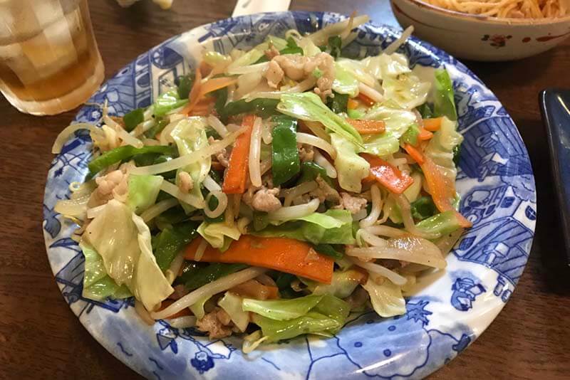 野菜炒め定食は2人分、3人分あるんじゃないかという量